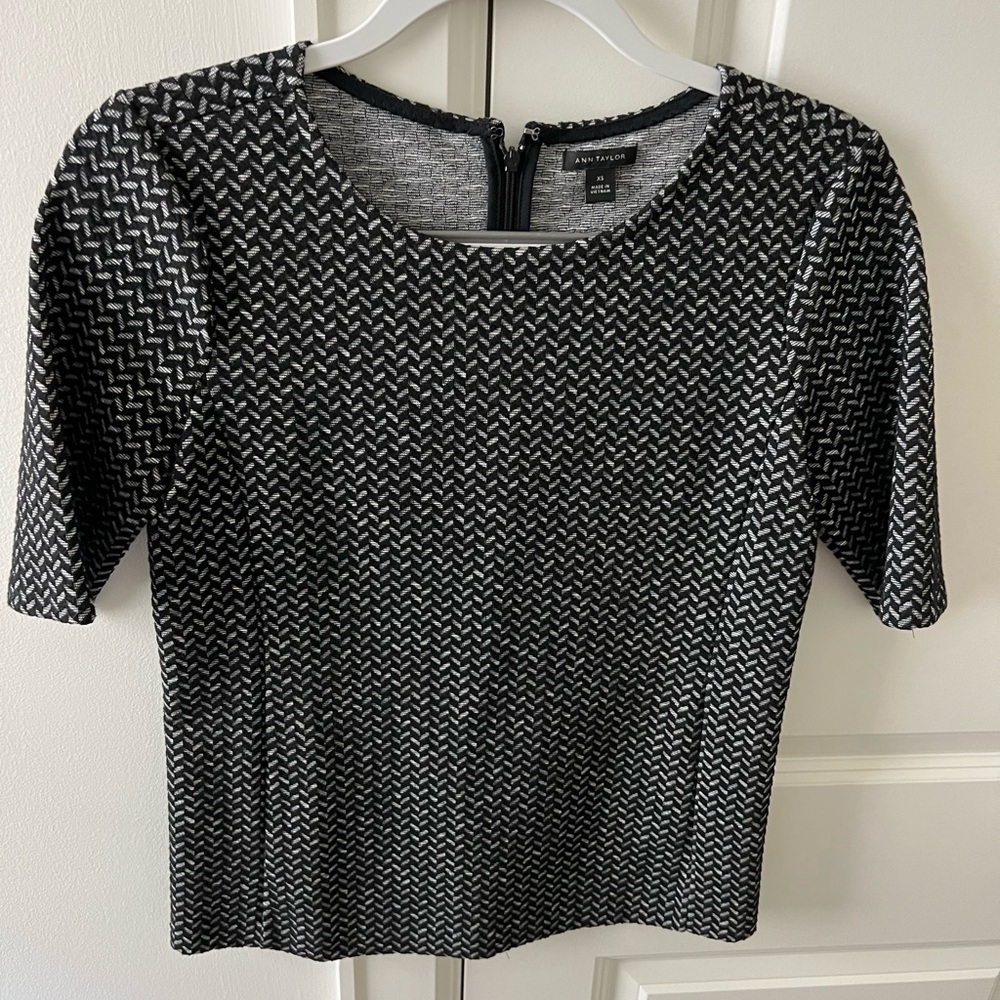 Ann Taylor LOFT 3/4 Herringbone Zip Up Top